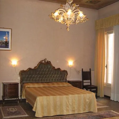 Residenza Grisostomo Pensión